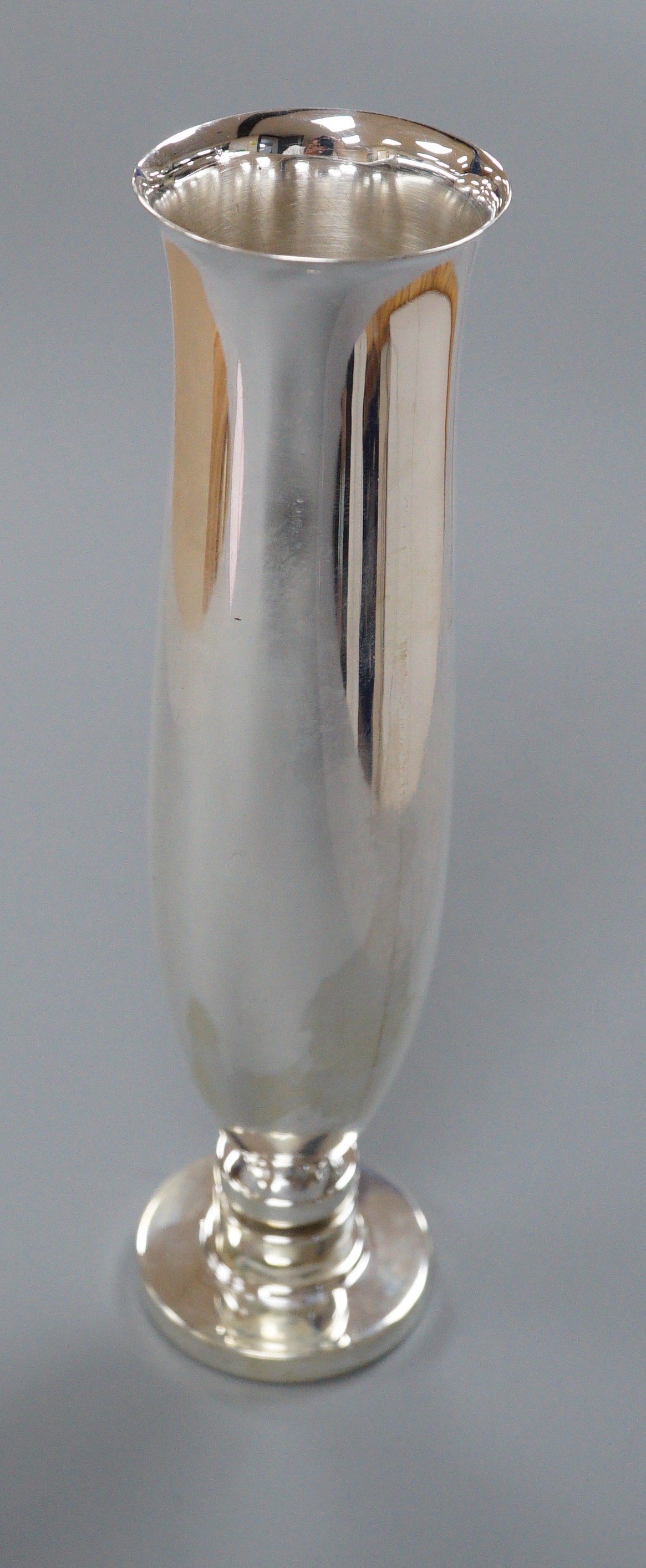 A late 1950's Harald Nielson for Georg Jensen silver pedestal vase, design no. 750, 19.4cm, 214 grams.